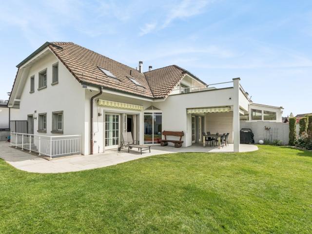 Rent a 8 ½ rooms duplex house in Unterengstringen Flatfox