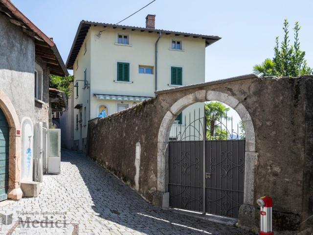 Rent a 8 rooms single house in Mendrisio Flatfox