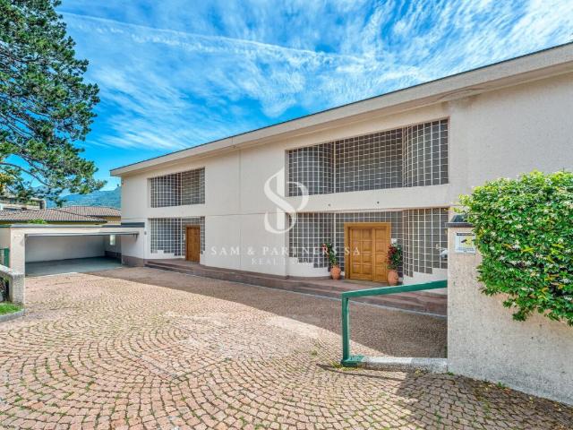 Rent a 9 rooms apartment in Lugano Flatfox