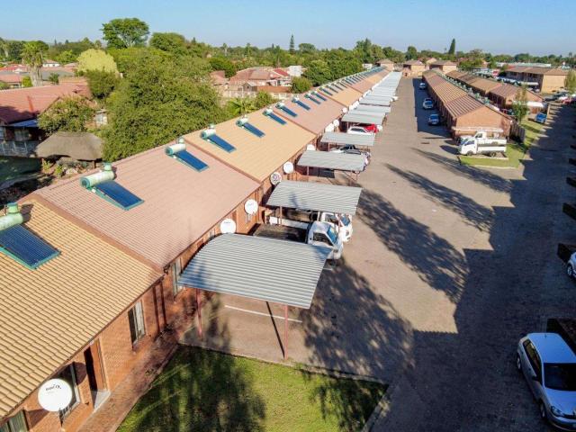 Rent a spacious Modern open plan 3 bedroom Simplex in Orchards