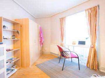 Rent a room with chest of drawers in shared apartment, Casco Viejo
