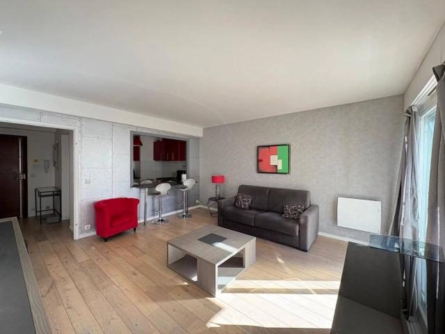 Rent apartement rue de Sèvres. 75015. limite 75007
