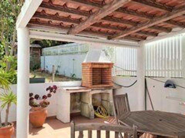 Rent House 2 bedrooms Ericeira Mafra barbecue, sea view, backyard, quiet area, excellent location, balcony, terrace, fireplace