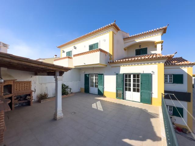 Rent House 3 Bedrooms Ericeira 5 km, A Casa das Casas