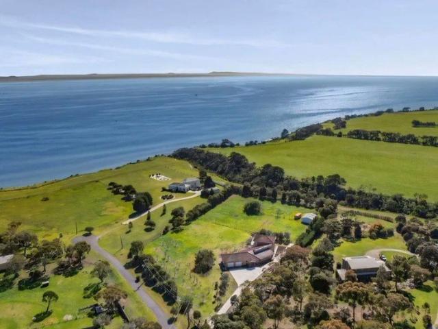 Rent Large Lifestyle semi rural property with bay views $1380WK, 5 BDR, 2.5 BATH