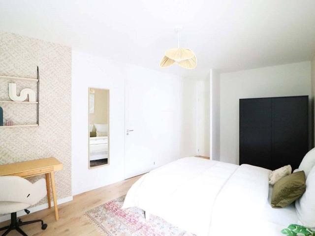 Rent this marvellous 18 m² bedroom with its private shower room