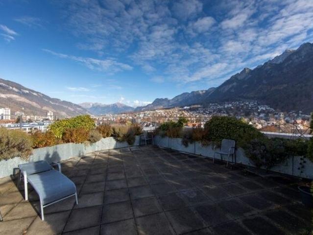 Rent without deposit Close to the centre with a large roof terrace