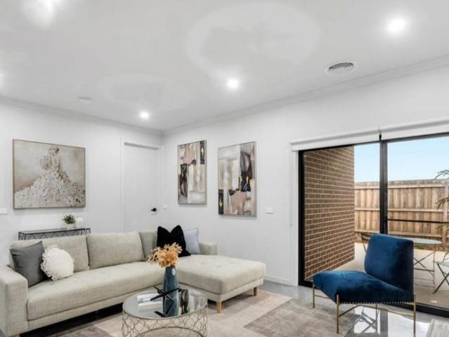 Rent 4 Bed Room House Spacious Luxury Living with Dual Kitchen, Study & Premium Finishes
