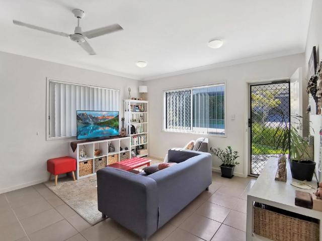 Rent: $610 per week until 09 Feb 2027, increasing to $670 per week thereafter. Spacious Townhouse Short Walk to Train, Shopping & Westfield