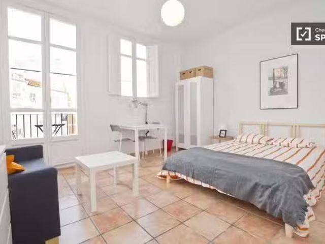 ¡Recién llegado! 5 dormitorios en apartamento renovado en alqu.