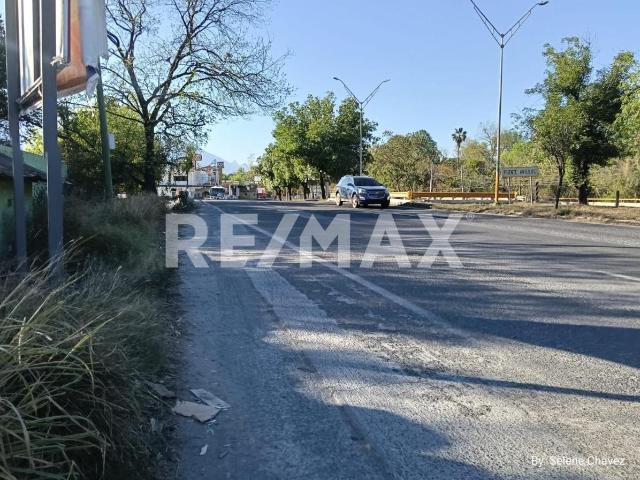 Renta 2100m2 frente carretera nacional El Alamo Santiago NL 4