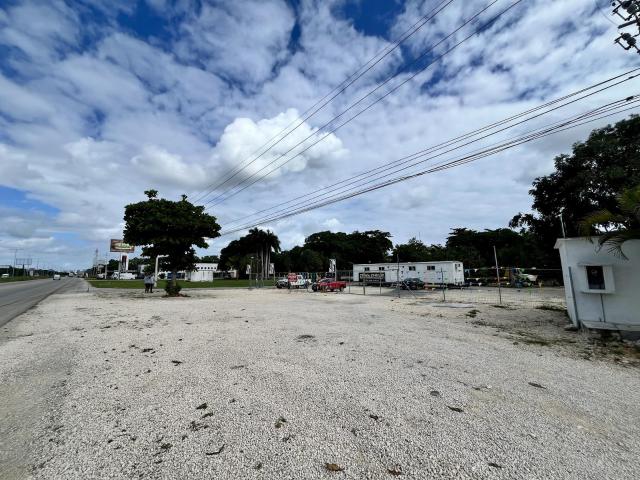 Renta Terreno Pie de Carretera 307 Puerto Morelos Altura B. Petempich