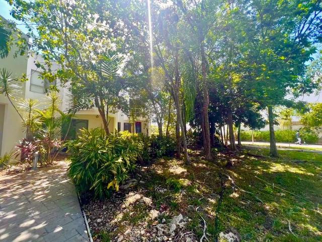 RENTA | Townhouse amueblado de 3 recámaras en Fracc. Bali, Playa del Carmen