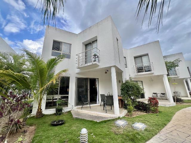 RENTA Townhouse amueblado de 3 recámaras en Fracc. Bali, Playa del Carmen