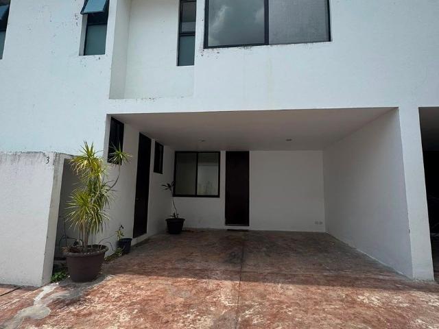 RENTA Townhouse amueblado en privada pequeña Montebello, cerca de García Lavín