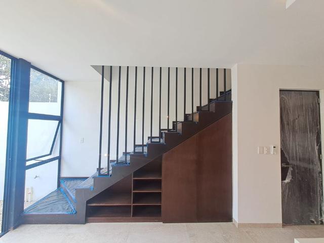 RENTA TOWNHOUSE EN TEMOZON CON ROOFTOP