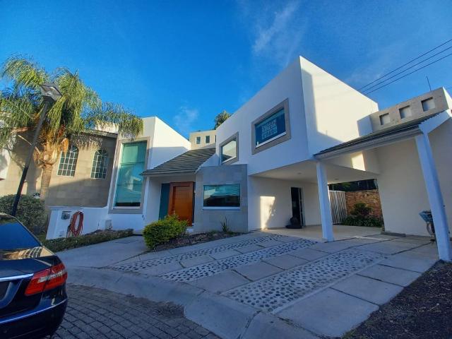 Renta /Venta de Residencia en Rinconada Alamos Querétaro