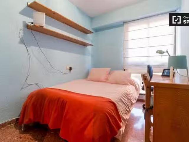 Encantador Acogedora habitación en un apartamento de 5 dormito.