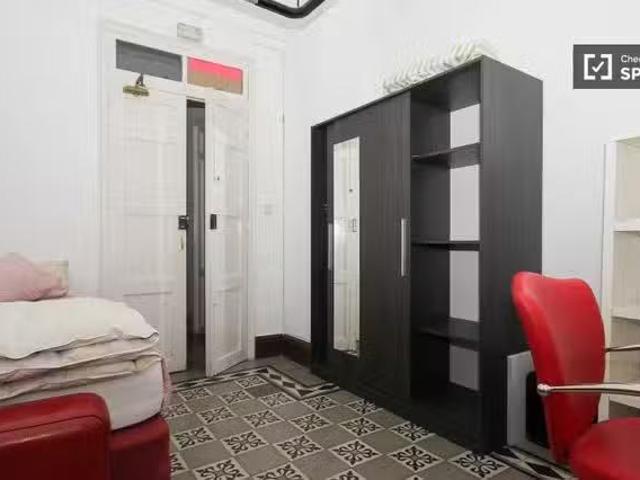 ¡Renta! Alquiler de habitaciones en piso de 9 dormitorios en C.