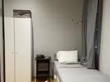Encantador Alquilo habitación en apartamento de 2 dormitorios.