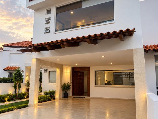 Renta Amplia Casa en Centro Sur