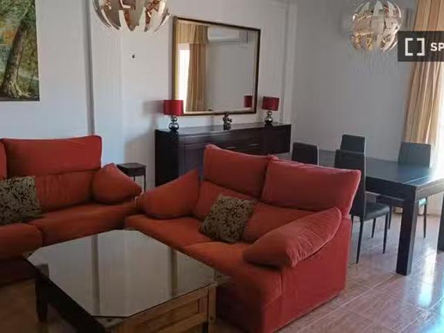 Encantador Apartamento de 4 habitaciones en alquiler en Dúrcal.