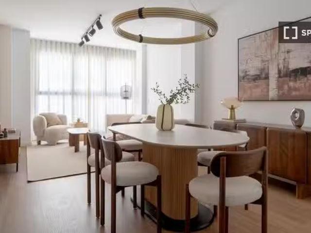 Encantador Apartamento de 2 habitaciones en alquiler en Los Re.