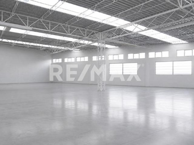 Renta Bodega Comercial en Naucalpan de Juárez, Satélite, CDMX