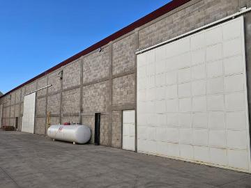 Renta Bodega frente Aeropuerto 560 m2 techado, 300 m2 patio de maniobras