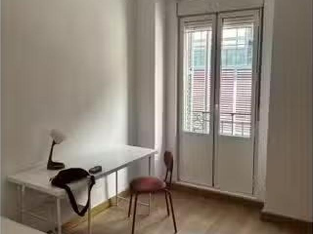 ¡Renta! Cálida habitación en piso compartido en Atocha y Delic.