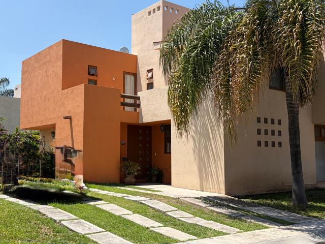 RENTA CASA MODELO GALICIA AMPLIADA, PUERTA REAL I, CORREGIDORA, QUERETARO