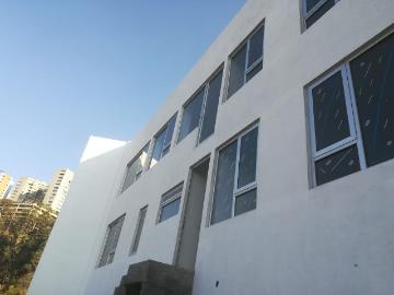 RENTA CASA NUEVA EN CERRADA BOSQUES DE LA HERRADURA
