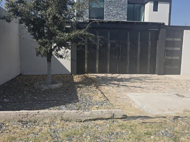RENTA CASA AL PONIENTE PRIVADA
