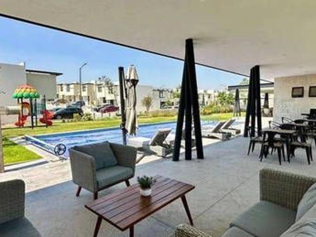 Renta Casa Amplia 3 Recamaras Zibata Privada Alberca Segurid