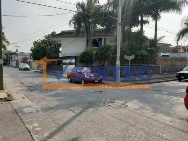 RENTA CASA AMUEBLADA 2 NIVELES COL. SANTA ELENA POZA RICA VERACRUZ