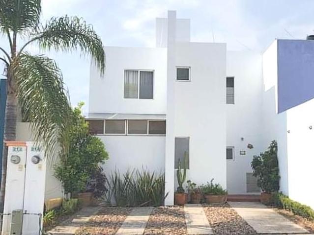 RENTA Casa amueblada zona PIVA