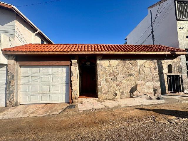 Renta: Casa Amueblada con Amplio Patio en Valle Dorado BRC 47949