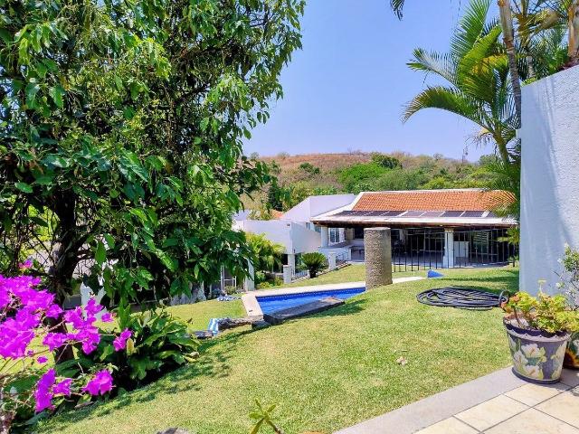 RENTA CASA AMUEBLADA CON ALBERCA A 11 MINUTOS CENTRO DE CUERNAVACA MORELOS