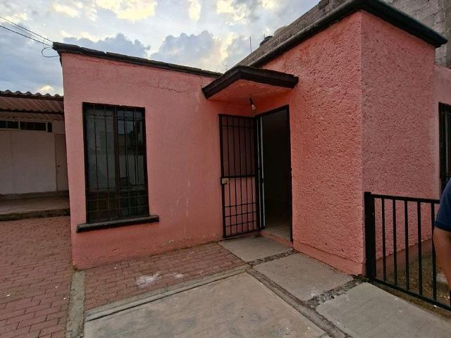 RENTA CASA AMUEBLADA, 2 RECAMARAS, COCHERA 4 VEHICULOS ATRAS DEL QRO 2000