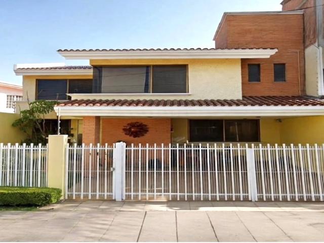 RENTA CASA AMUEBLADA EN BOSQUES DEL PRADO SUR