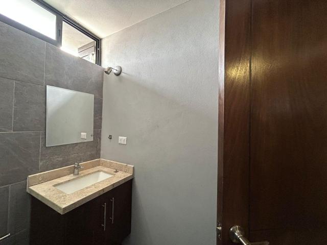 RENTA CASA ANTIGUA CEMENTERA ZONA SERDAN
