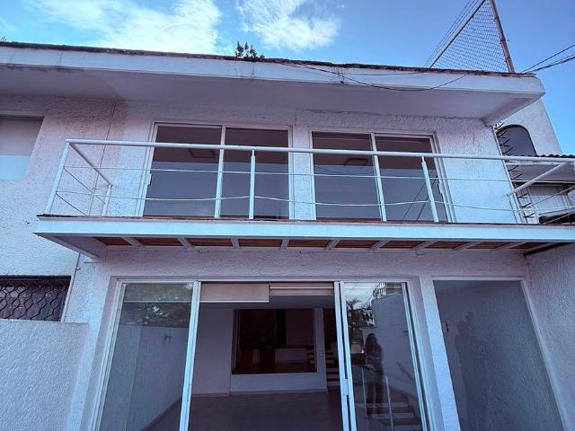 Renta casa calle cerrada en lomas de santa fe