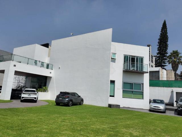 Renta casa con uso de suelo mixto CU 300 A en Cto. Geógrafos