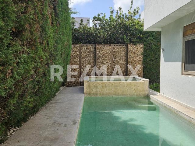 RENTA CASA CON ALBERCA EL CAMPANARIO QUERETARO