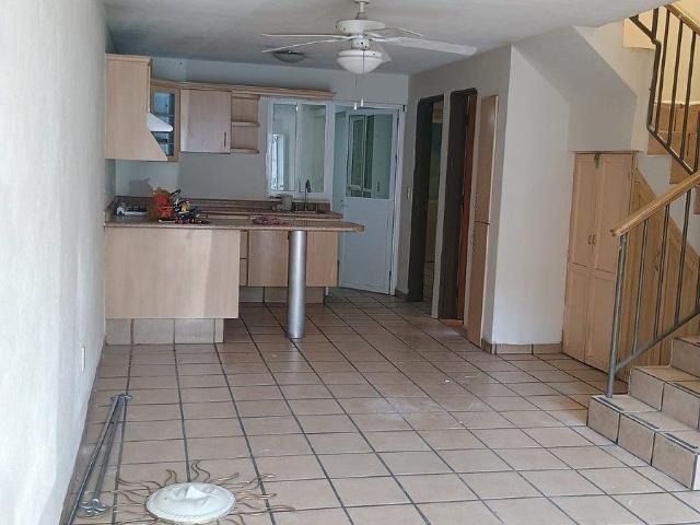 renta casa de 3 rec. sala de tv, sala, comedor y oficina, 2baños