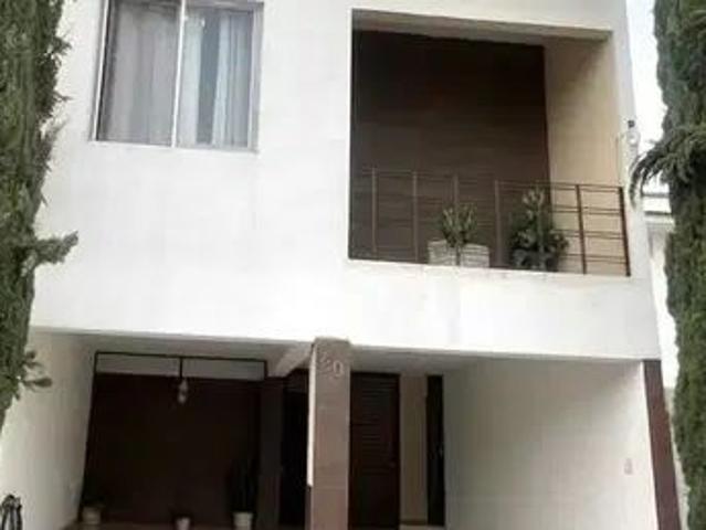 RENTA CASA EN MONTEBELLO DE LA STANZA