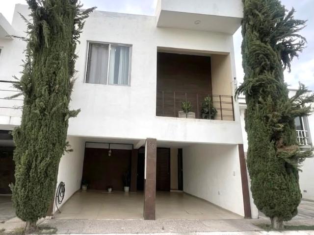 RENTA CASA EN MONTEBELLO DE LA STANZA