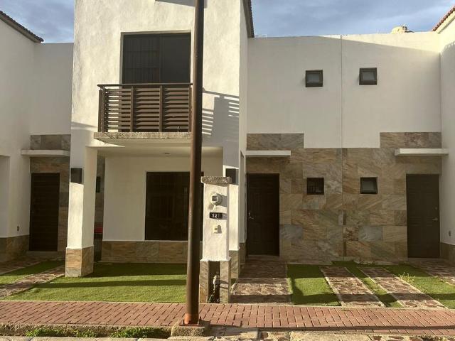 RENTA CASA EN BOSQUES DEL DORADO