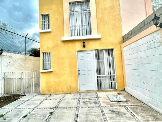 RENTA Casa en calle abierta en Pueblito Colonial