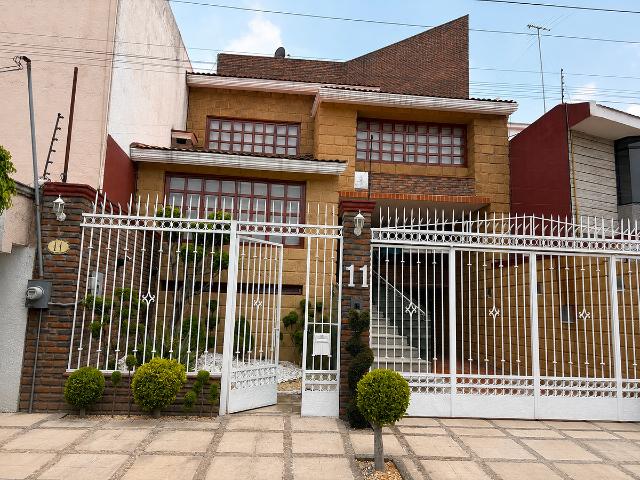 Renta casa en Colinas del Bosque
